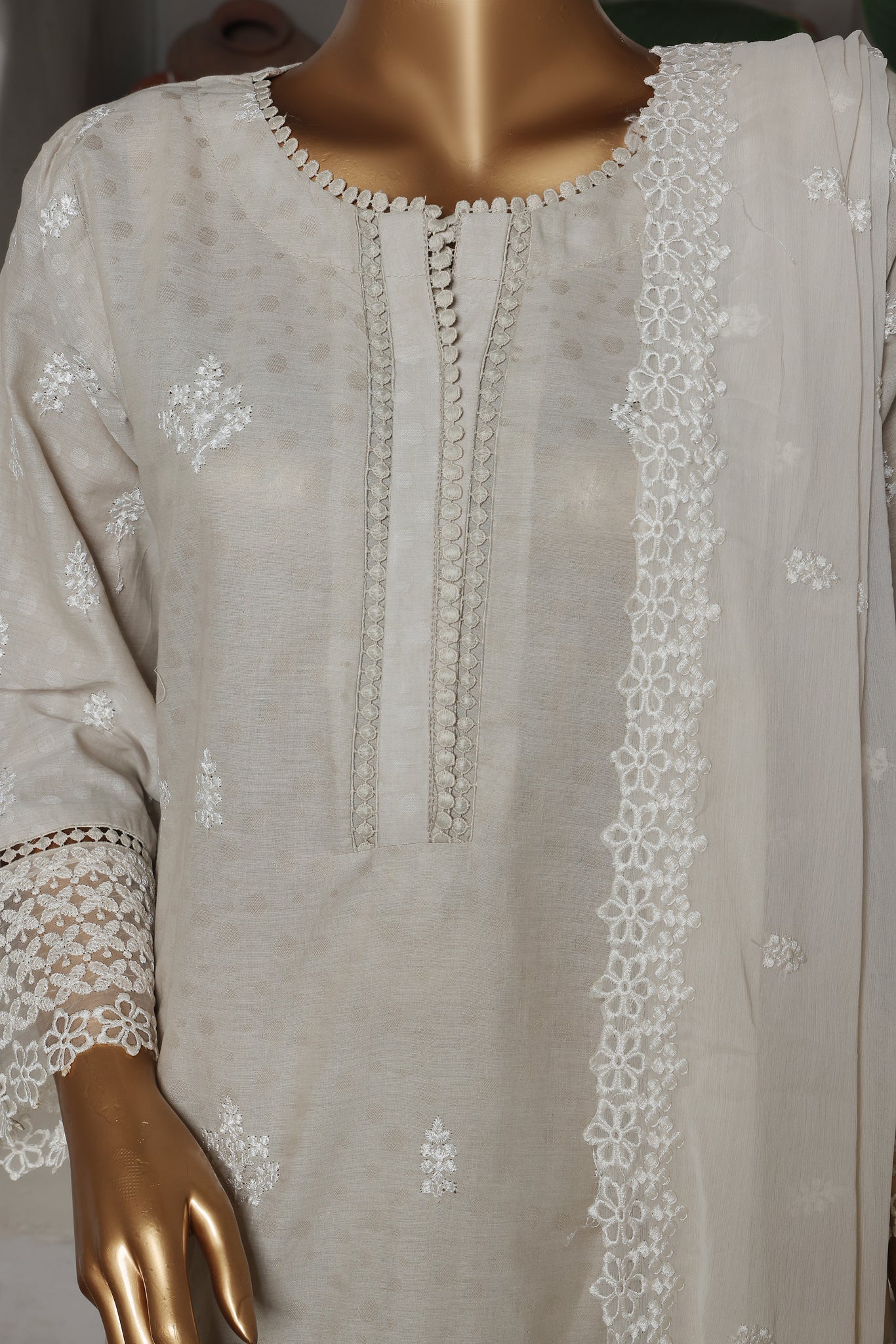 Nayaab Collection